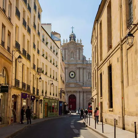 Апартаменты Place Des Vosges *