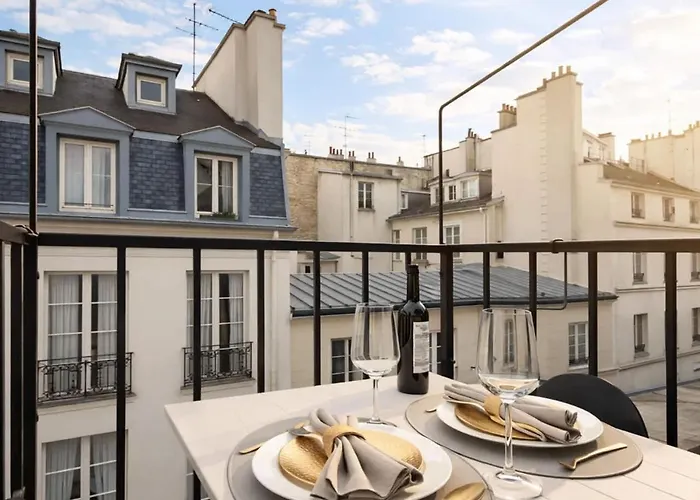 Апартаменты Place Des Vosges *