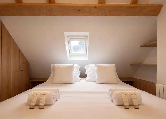 Апартаменты Place Des Vosges Париж